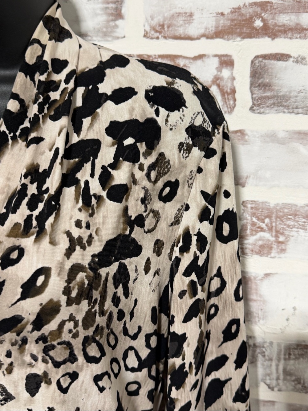 Vince Camuto Black and Taupe Animal Print Blouse women’s medium - Picture 2 of 7